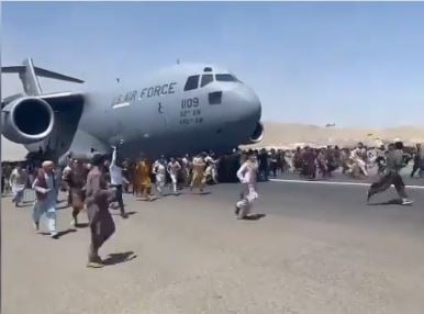 ABSOLUTE HORROR As Afghans Chase Massive US Military Plane Down Runway in Kabul — Desperate Afghan Civilians Cling to Landing Gear During Takeoff