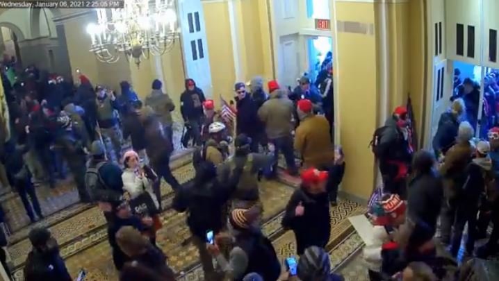 Worst Attack Since Civil War?… Newly Released US Capitol Surveillance Video Shows Jan. 6 Protest Inside Capitol Was More of an Open House than Insurrection