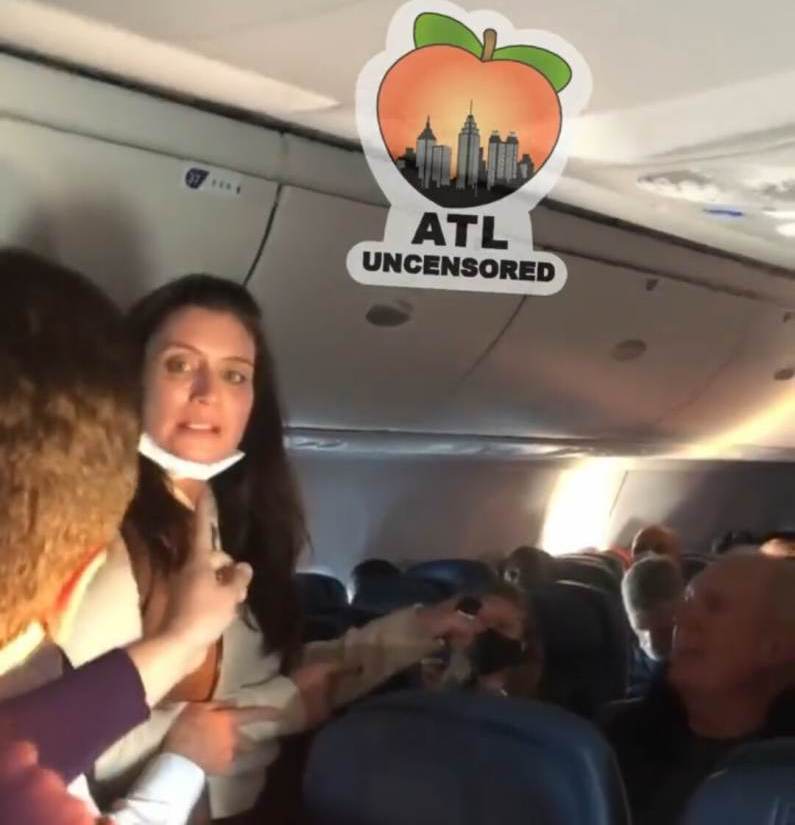COVID Crazy: Unmasked Mask Karen Attacks Passenger on Plane; Punches, Scratches and Spits on Man for Taking Mask Off to Eat (Video)