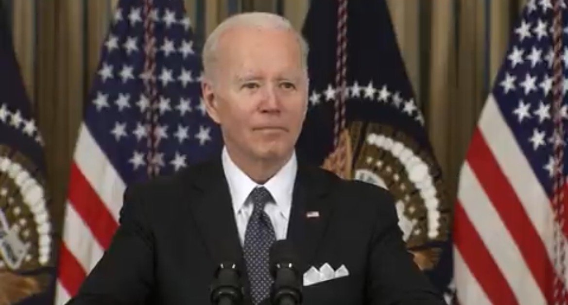 Biden Used a Cheat Sheet to Answer Questions on Unscripted Comment About Putin Staying in Power… and He Still Screwed It Up (PHOTO)