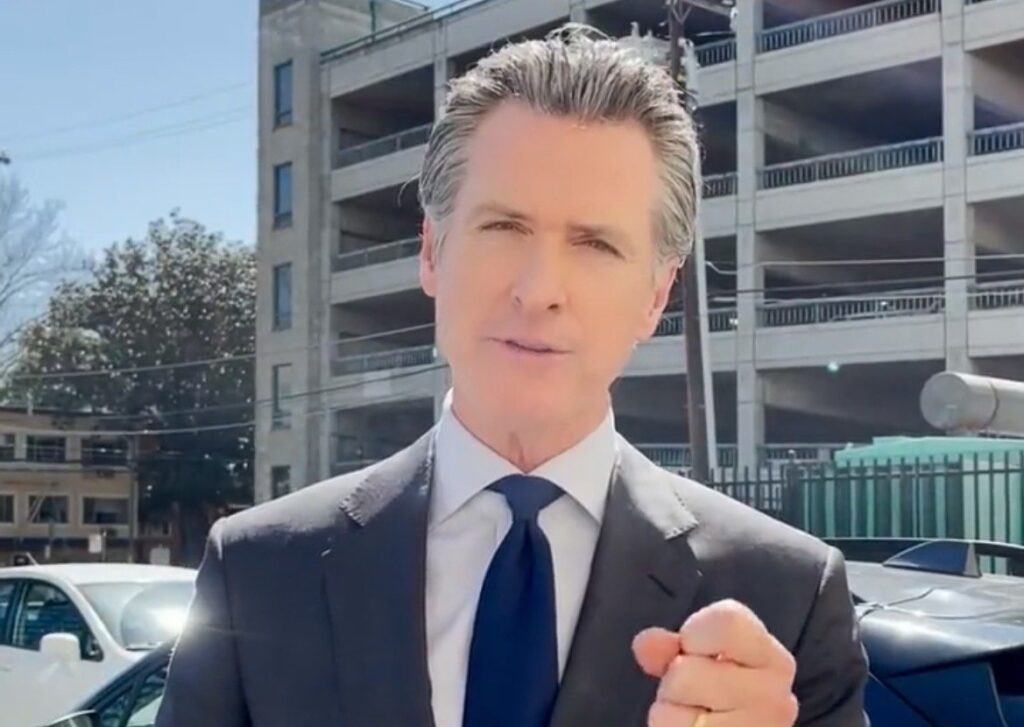 newsom-proposes-400-gas-cards-for-california-car-owners-blames-putin