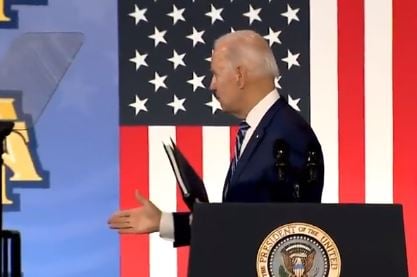Wow! Biden Finishes Speech Then Turns to Shake Hands with Air – Then Gets Lost on Stage (VIDEO)