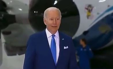 He’s Shot: Joe Biden, Mouth-Gaping, Shuffles to Meeting with Officials, Glassy-Eyed and Mumbling to Himself after 15 Minute Flight (VIDEO)