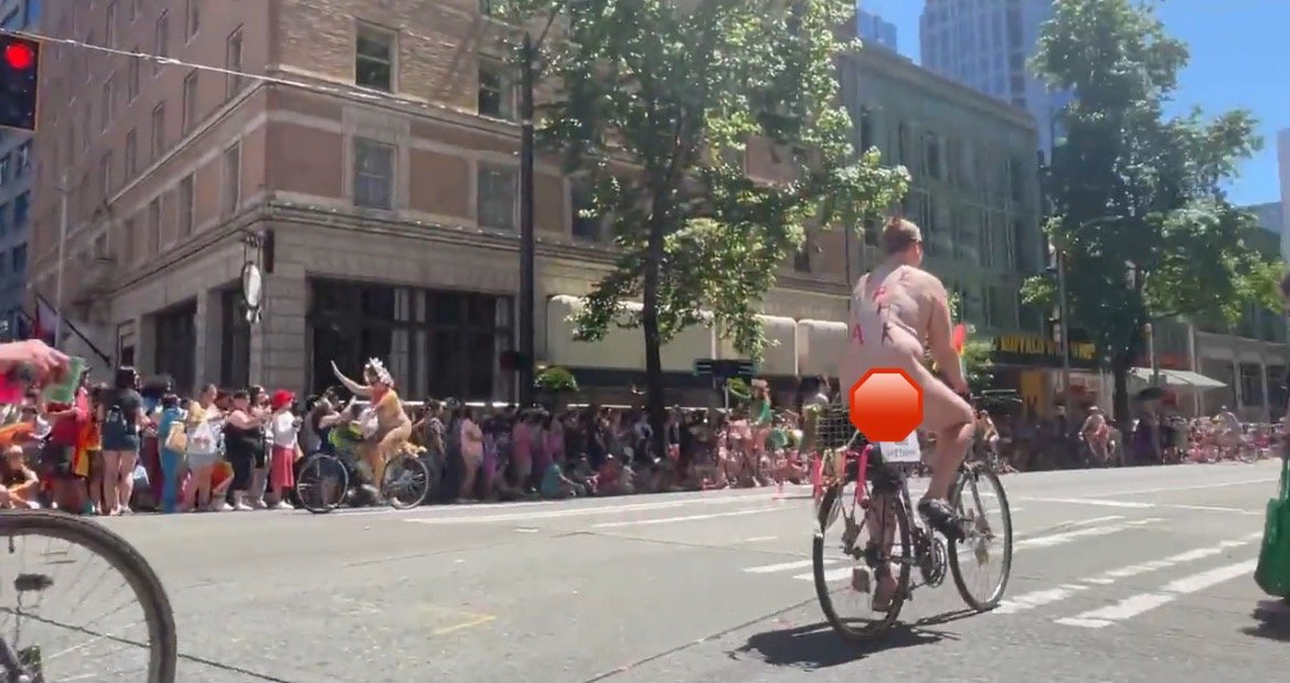 Fully Nude Bicyclists Flash Children at Seattle Pride Parade – Cops Say It’s Okay (VIDEO)