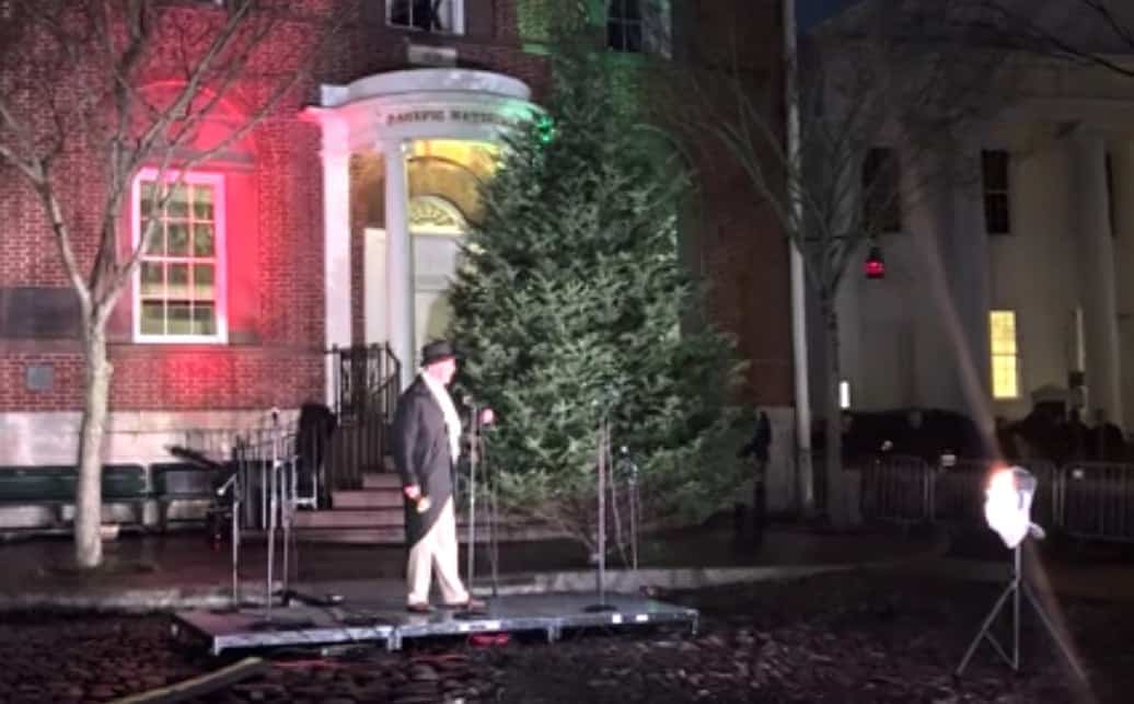 Bidens Attend Annual Nantucket Christmas Tree Lighting Ceremony – Tree Fails to Light Up on First Try (VIDEO)
