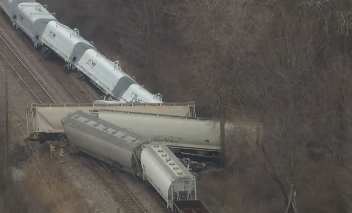 ANOTHER TRAIN DERAILMENT: Crews On the Scene in Van Buren Township After Train Derails – At Least 6 Cars Off the Track (VIDEO)