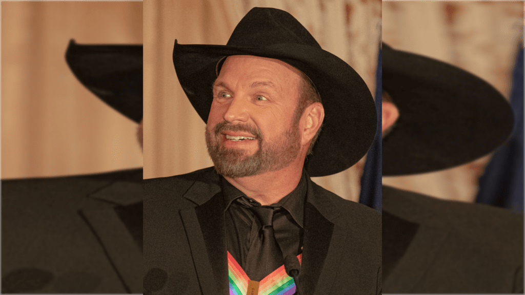 Country Legend Garth Brooks Sparks Controversy by Defending Bud Light Service at His New Bar – Suggests Boycott Supporters are “A**holes”