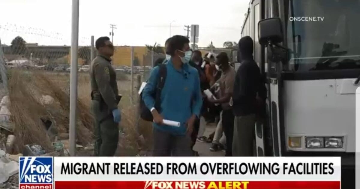 White Buses with No Logos or Insignia Release Hundreds of Illegal Aliens to City Street in San Diego (VIDEO) | The Gateway Pundit