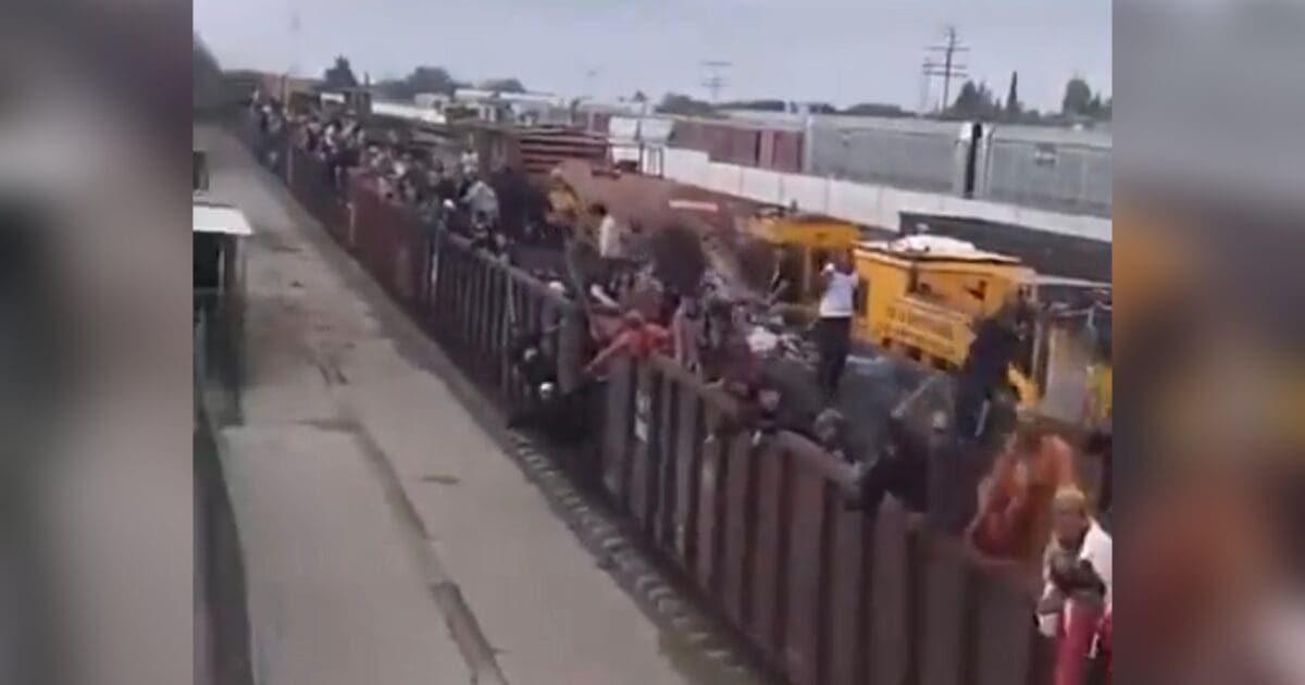 Stunning Videos From Mexico of Open Train Cars Taking Hordes of Migrants to Biden's Open US Border | The Gateway Pundit