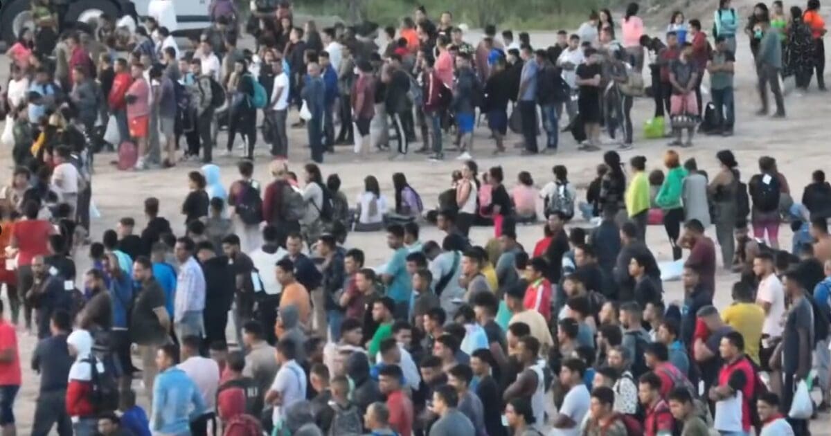 BORDER INVASION UPDATE: Record Crowds of Illegal Migrants Flood Across Open Border in Eagle Pass, Texas as Thousands Stream Through Panama on Way to US (VIDEO) | The Gateway Pundit